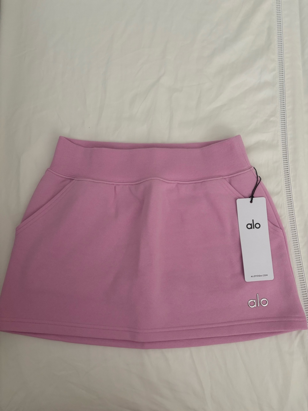 ALO Yoga accolade skirt candy heart pink size snall BNWT